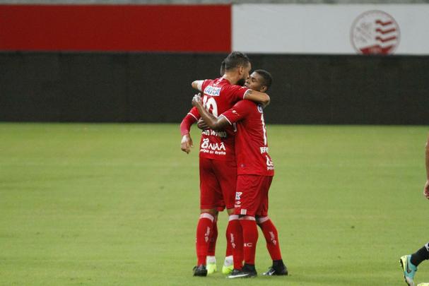 Em jogo tecnicamente fraco, Nutico e Central duelaram perante a uma Arena de Pernambuco s moscas pelo Campeonato Pernambucano