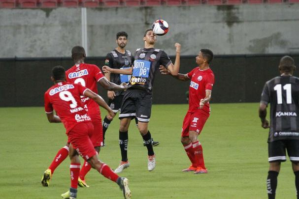 Em jogo tecnicamente fraco, Nutico e Central duelaram perante a uma Arena de Pernambuco s moscas pelo Campeonato Pernambucano