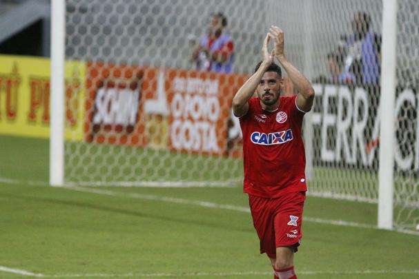 Em jogo tecnicamente fraco, Nutico e Central duelaram perante a uma Arena de Pernambuco s moscas pelo Campeonato Pernambucano