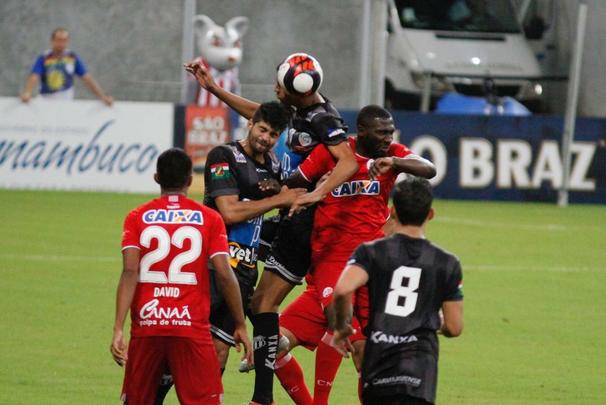 Em jogo tecnicamente fraco, Nutico e Central duelaram perante a uma Arena de Pernambuco s moscas pelo Campeonato Pernambucano