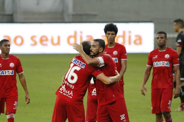 Em jogo tecnicamente fraco, Nutico e Central duelaram perante a uma Arena de Pernambuco s moscas pelo Campeonato Pernambucano