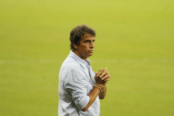 Em jogo tecnicamente fraco, Nutico e Central duelaram perante a uma Arena de Pernambuco s moscas pelo Campeonato Pernambucano