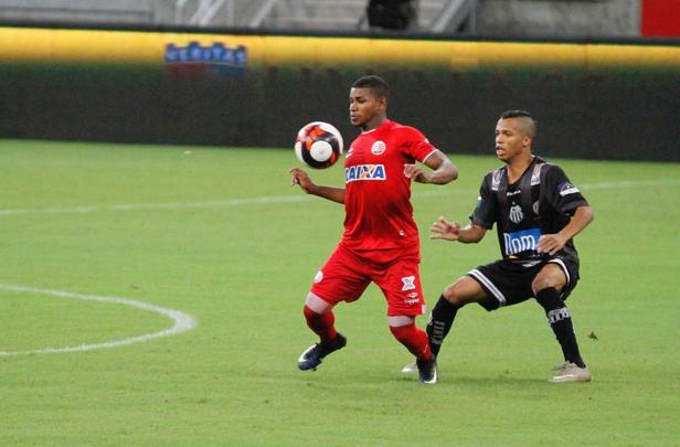 Em jogo tecnicamente fraco, Nutico e Central duelaram perante a uma Arena de Pernambuco s moscas pelo Campeonato Pernambucano