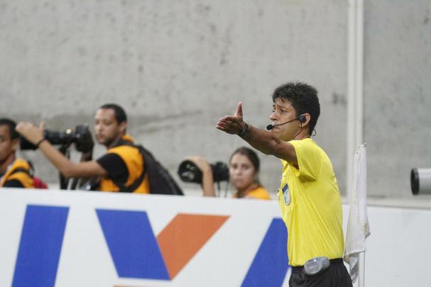 Em jogo tecnicamente fraco, Nutico e Central duelaram perante a uma Arena de Pernambuco s moscas pelo Campeonato Pernambucano