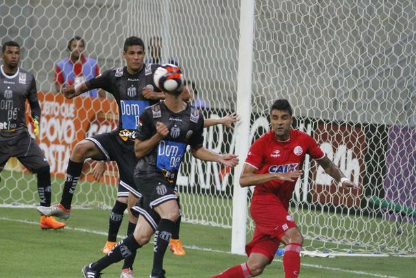 Em jogo tecnicamente fraco, Nutico e Central duelaram perante a uma Arena de Pernambuco s moscas pelo Campeonato Pernambucano