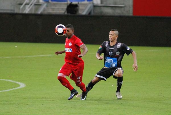 Em jogo tecnicamente fraco, Nutico e Central duelaram perante a uma Arena de Pernambuco s moscas pelo Campeonato Pernambucano