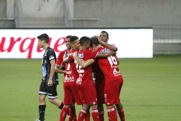Em jogo tecnicamente fraco, Nutico e Central duelaram perante a uma Arena de Pernambuco s moscas pelo Campeonato Pernambucano