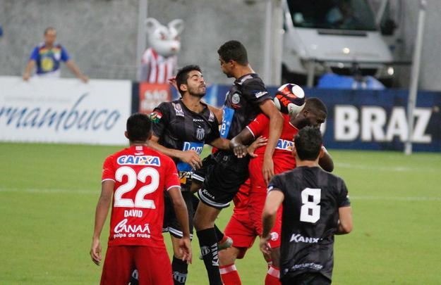 Em jogo tecnicamente fraco, Nutico e Central duelaram perante a uma Arena de Pernambuco s moscas pelo Campeonato Pernambucano