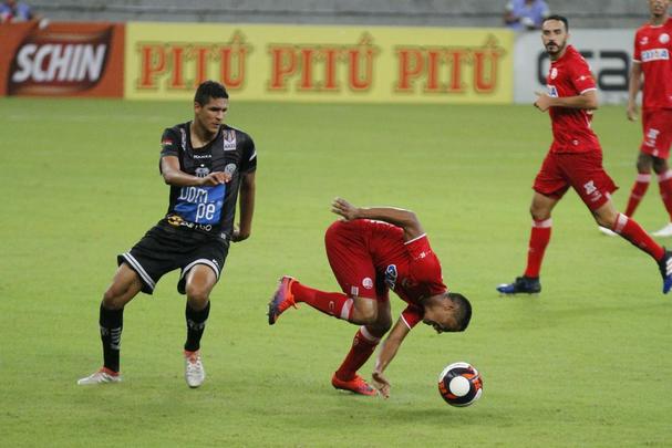 Em jogo tecnicamente fraco, Nutico e Central duelaram perante a uma Arena de Pernambuco s moscas pelo Campeonato Pernambucano