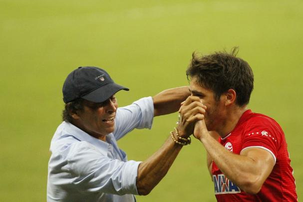 Em jogo tecnicamente fraco, Nutico e Central duelaram perante a uma Arena de Pernambuco s moscas pelo Campeonato Pernambucano