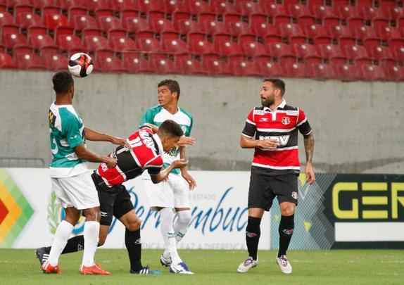 Em jogo sem grande presena de pblico, o j eliminado Belo Jardim recebeu o Santa Cruz na Arena de Pernambuco pela penltima rodada do Campeonato Pernambucano