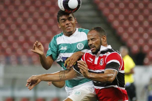 Em jogo sem grande presena de pblico, o j eliminado Belo Jardim recebeu o Santa Cruz na Arena de Pernambuco pela penltima rodada do Campeonato Pernambucano