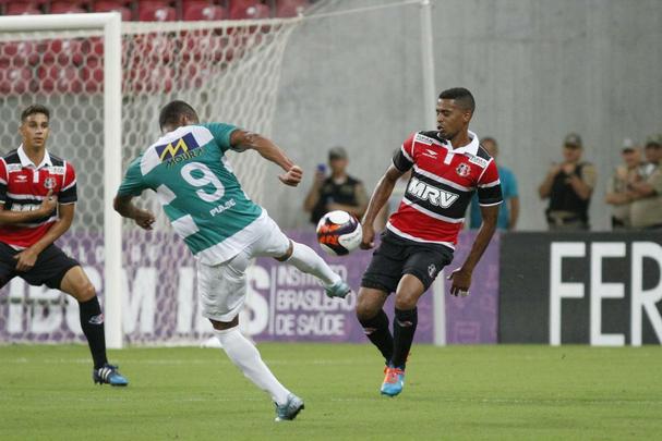 Em jogo sem grande presena de pblico, o j eliminado Belo Jardim recebeu o Santa Cruz na Arena de Pernambuco pela penltima rodada do Campeonato Pernambucano