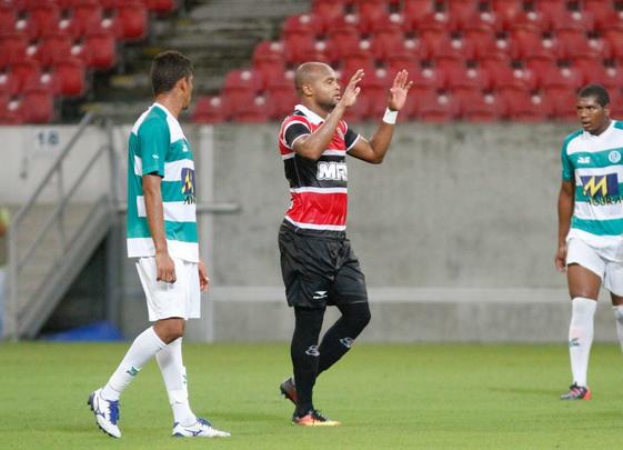 Em jogo sem grande presena de pblico, o j eliminado Belo Jardim recebeu o Santa Cruz na Arena de Pernambuco pela penltima rodada do Campeonato Pernambucano