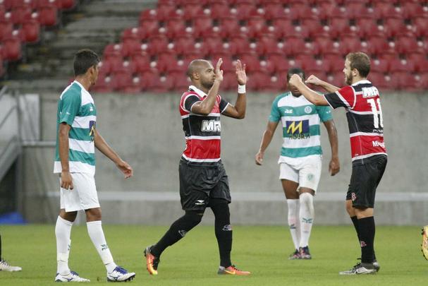 Em jogo sem grande presena de pblico, o j eliminado Belo Jardim recebeu o Santa Cruz na Arena de Pernambuco pela penltima rodada do Campeonato Pernambucano