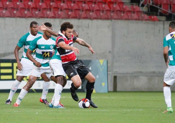 Em jogo sem grande presena de pblico, o j eliminado Belo Jardim recebeu o Santa Cruz na Arena de Pernambuco pela penltima rodada do Campeonato Pernambucano