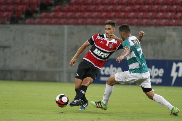 Em jogo sem grande presena de pblico, o j eliminado Belo Jardim recebeu o Santa Cruz na Arena de Pernambuco pela penltima rodada do Campeonato Pernambucano