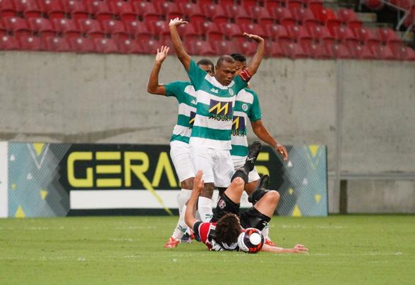 Em jogo sem grande presena de pblico, o j eliminado Belo Jardim recebeu o Santa Cruz na Arena de Pernambuco pela penltima rodada do Campeonato Pernambucano