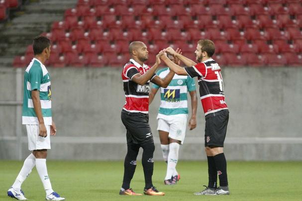Em jogo sem grande presena de pblico, o j eliminado Belo Jardim recebeu o Santa Cruz na Arena de Pernambuco pela penltima rodada do Campeonato Pernambucano
