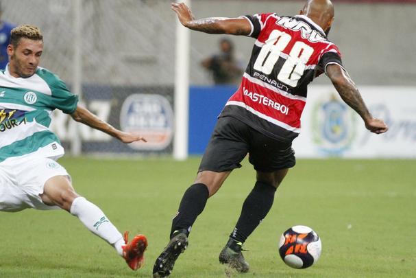 Em jogo sem grande presena de pblico, o j eliminado Belo Jardim recebeu o Santa Cruz na Arena de Pernambuco pela penltima rodada do Campeonato Pernambucano