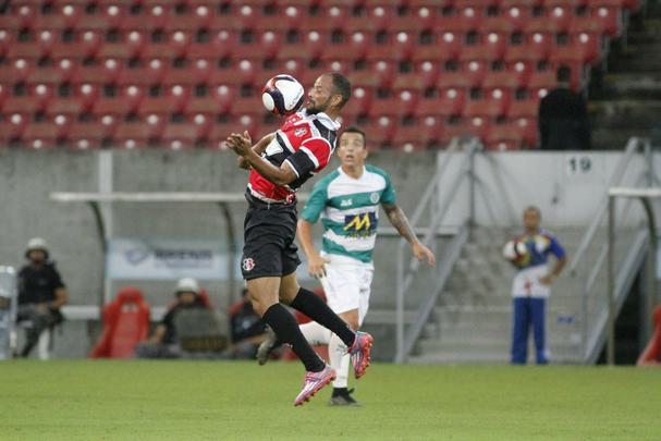 Em jogo sem grande presena de pblico, o j eliminado Belo Jardim recebeu o Santa Cruz na Arena de Pernambuco pela penltima rodada do Campeonato Pernambucano