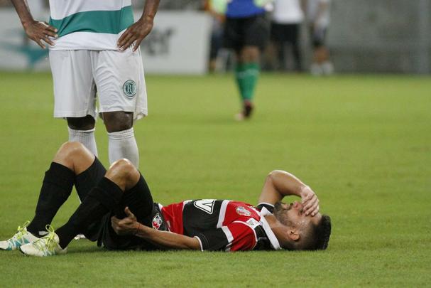 Em jogo sem grande presena de pblico, o j eliminado Belo Jardim recebeu o Santa Cruz na Arena de Pernambuco pela penltima rodada do Campeonato Pernambucano
