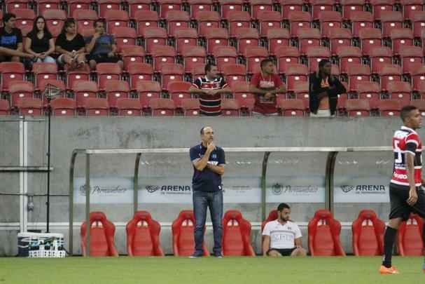 Em jogo sem grande presena de pblico, o j eliminado Belo Jardim recebeu o Santa Cruz na Arena de Pernambuco pela penltima rodada do Campeonato Pernambucano