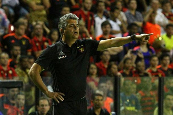 Com gols de Rithely e Diego Souza, Rubro-negro encerrou o primeiro tempo em vantagem no placar: 2 a 0.