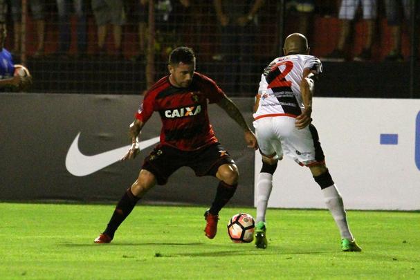 Com gols de Rithely e Diego Souza, Rubro-negro encerrou o primeiro tempo em vantagem no placar: 2 a 0.