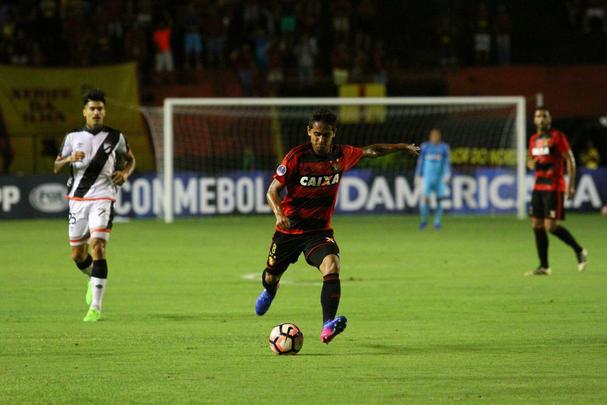 Com gols de Rithely e Diego Souza, Rubro-negro encerrou o primeiro tempo em vantagem no placar: 2 a 0.