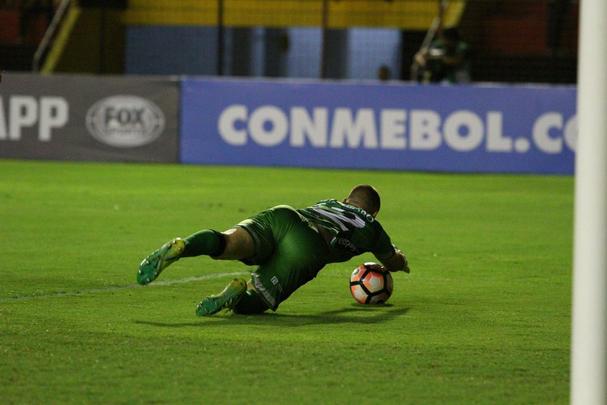 Com gols de Rithely e Diego Souza, Rubro-negro encerrou o primeiro tempo em vantagem no placar: 2 a 0.