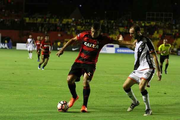 Com gols de Rithely e Diego Souza, Rubro-negro encerrou o primeiro tempo em vantagem no placar: 2 a 0.