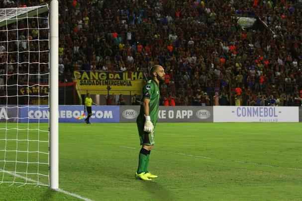 Na segunda etapa, o Danubio tentou se lanar um pouco mais ao ataque, mas o Sport soube como segurar o mpeto uruguaio e ainda ampliou o marcador com um belo gol de falta do garoto Fabricio. O 3 a 0 deu nmeros finais para o placar da partida.