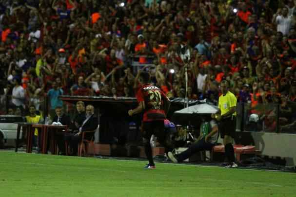 Na segunda etapa, o Danubio tentou se lanar um pouco mais ao ataque, mas o Sport soube como segurar o mpeto uruguaio e ainda ampliou o marcador com um belo gol de falta do garoto Fabricio. O 3 a 0 deu nmeros finais para o placar da partida.