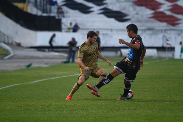 Jogando com o time reserva, o Sport fez uma partida sem brilho contra o Central, lanterna do hexagonal do ttulo do Pernambucano
