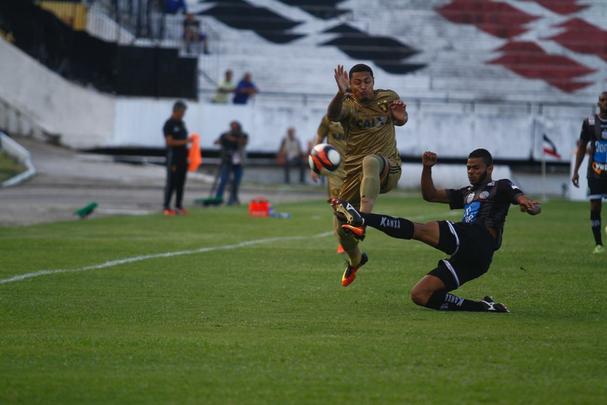 Jogando com o time reserva, o Sport fez uma partida sem brilho contra o Central, lanterna do hexagonal do ttulo do Pernambucano