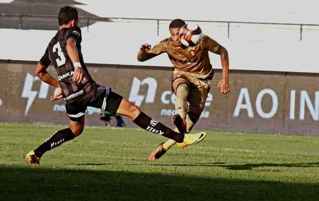 Jogando com o time reserva, o Sport fez uma partida sem brilho contra o Central, lanterna do hexagonal do ttulo do Pernambucano