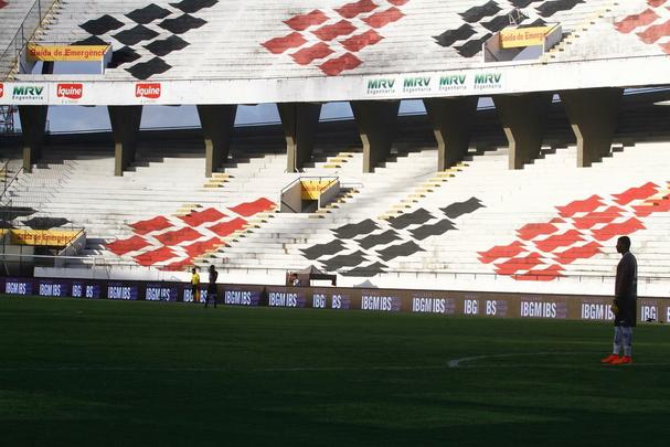 Jogando com o time reserva, o Sport fez uma partida sem brilho contra o Central, lanterna do hexagonal do ttulo do Pernambucano