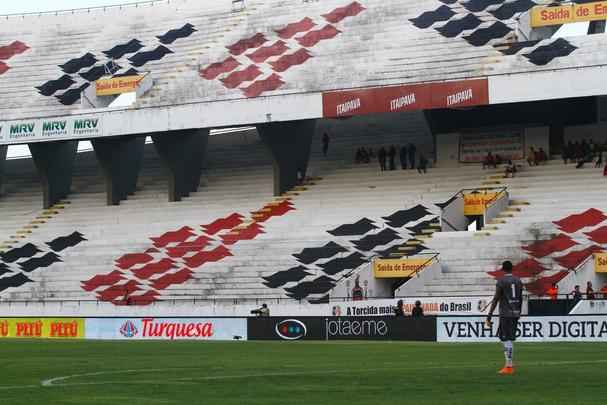 Jogando com o time reserva, o Sport fez uma partida sem brilho contra o Central, lanterna do hexagonal do ttulo do Pernambucano
