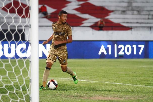 Jogando com o time reserva, o Sport fez uma partida sem brilho contra o Central, lanterna do hexagonal do ttulo do Pernambucano