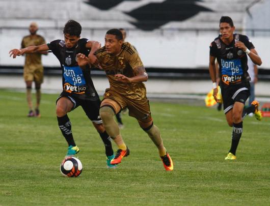 Jogando com o time reserva, o Sport fez uma partida sem brilho contra o Central, lanterna do hexagonal do ttulo do Pernambucano