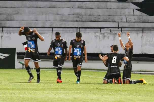 Jogando com o time reserva, o Sport fez uma partida sem brilho contra o Central, lanterna do hexagonal do ttulo do Pernambucano