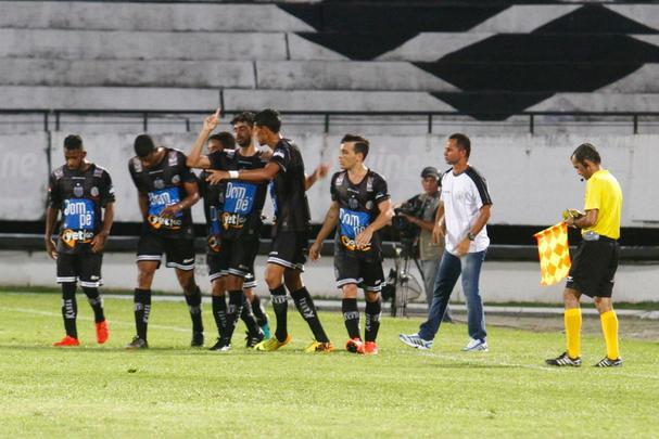 Jogando com o time reserva, o Sport fez uma partida sem brilho contra o Central, lanterna do hexagonal do ttulo do Pernambucano