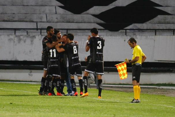 Jogando com o time reserva, o Sport fez uma partida sem brilho contra o Central, lanterna do hexagonal do ttulo do Pernambucano