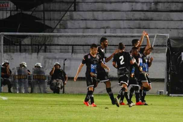 Jogando com o time reserva, o Sport fez uma partida sem brilho contra o Central, lanterna do hexagonal do ttulo do Pernambucano