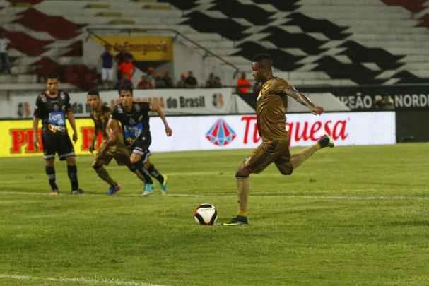Jogando com o time reserva, o Sport fez uma partida sem brilho contra o Central, lanterna do hexagonal do ttulo do Pernambucano