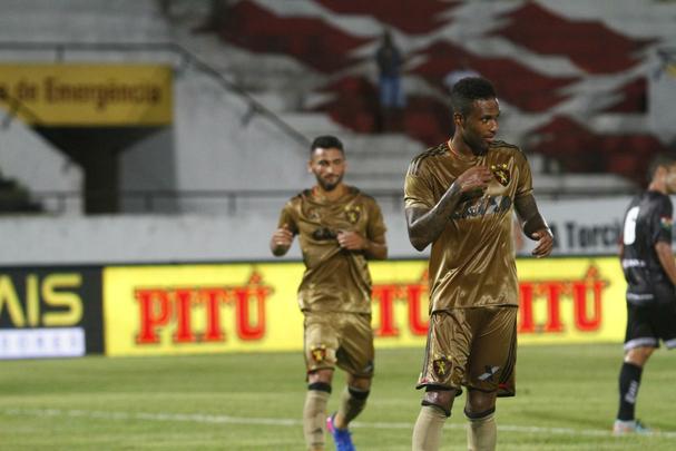 Jogando com o time reserva, o Sport fez uma partida sem brilho contra o Central, lanterna do hexagonal do ttulo do Pernambucano