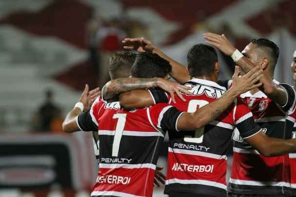 Diante de 5.055 torcedores no Arruda, Santa Cruz e Nutico fizeram um clssico com times mistos na ltima rodada do Hexagonal. Erick marcou o primeiro para o Timbu, ainda no primeiro tempo. Everton Santos empatou para o Tricolor, mas Dudu, mesmo perdendo pnalti, fez o segundo e decretou o placar final: 2 a 1.