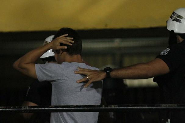 Diante de 5.055 torcedores no Arruda, Santa Cruz e Nutico fizeram um clssico com times mistos na ltima rodada do Hexagonal. Erick marcou o primeiro para o Timbu, ainda no primeiro tempo. Everton Santos empatou para o Tricolor, mas Dudu, mesmo perdendo pnalti, fez o segundo e decretou o placar final: 2 a 1.