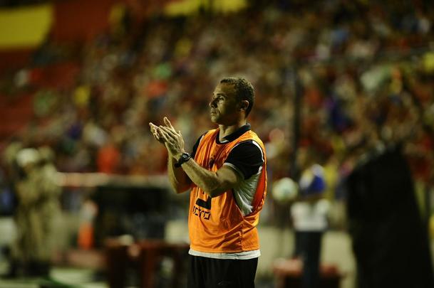 Na Ilha do Retiro com apenas 4.781 torcedores, Rithely abriu o placar no primeiro tempo, aproveitando assistncia de Diego Souza. Na segunda etapa, o Joinville empatou a partida com Bruno Batata, aps erro da defesa rubro-negra, mas Juninho marcou o segundo do Sport.